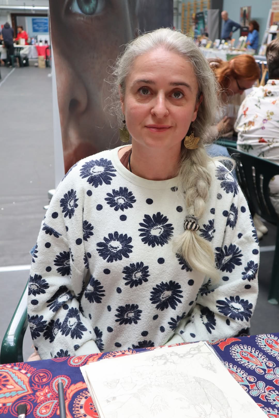 Portrait de Nelle Blanche, autrice et illustratrice publiée chez Lux Ombiss