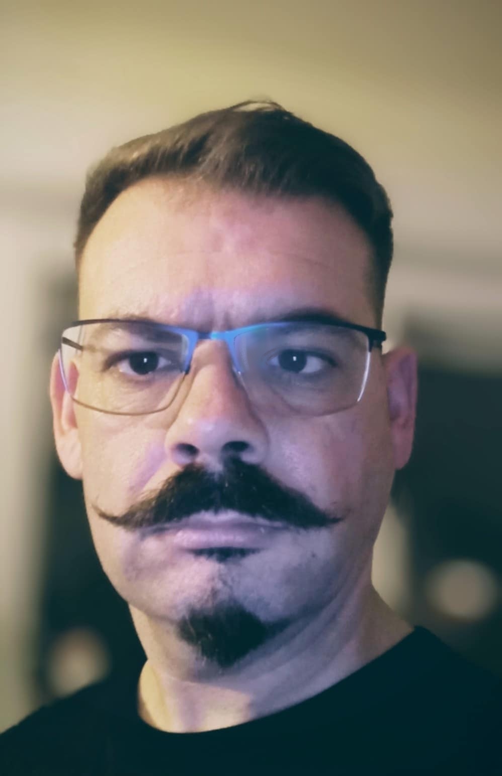 Portrait de Romain Edon, auteur publié chez Lux Ombiss
